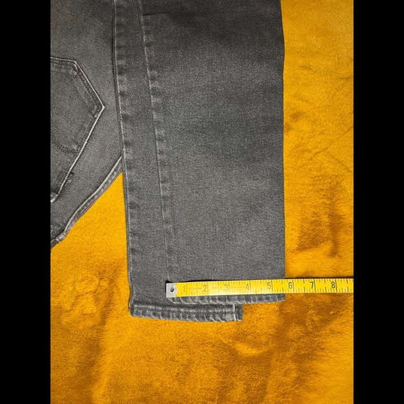 Levi’s • Black Wash High Rise Skinny Jean - Picture 9 of 9